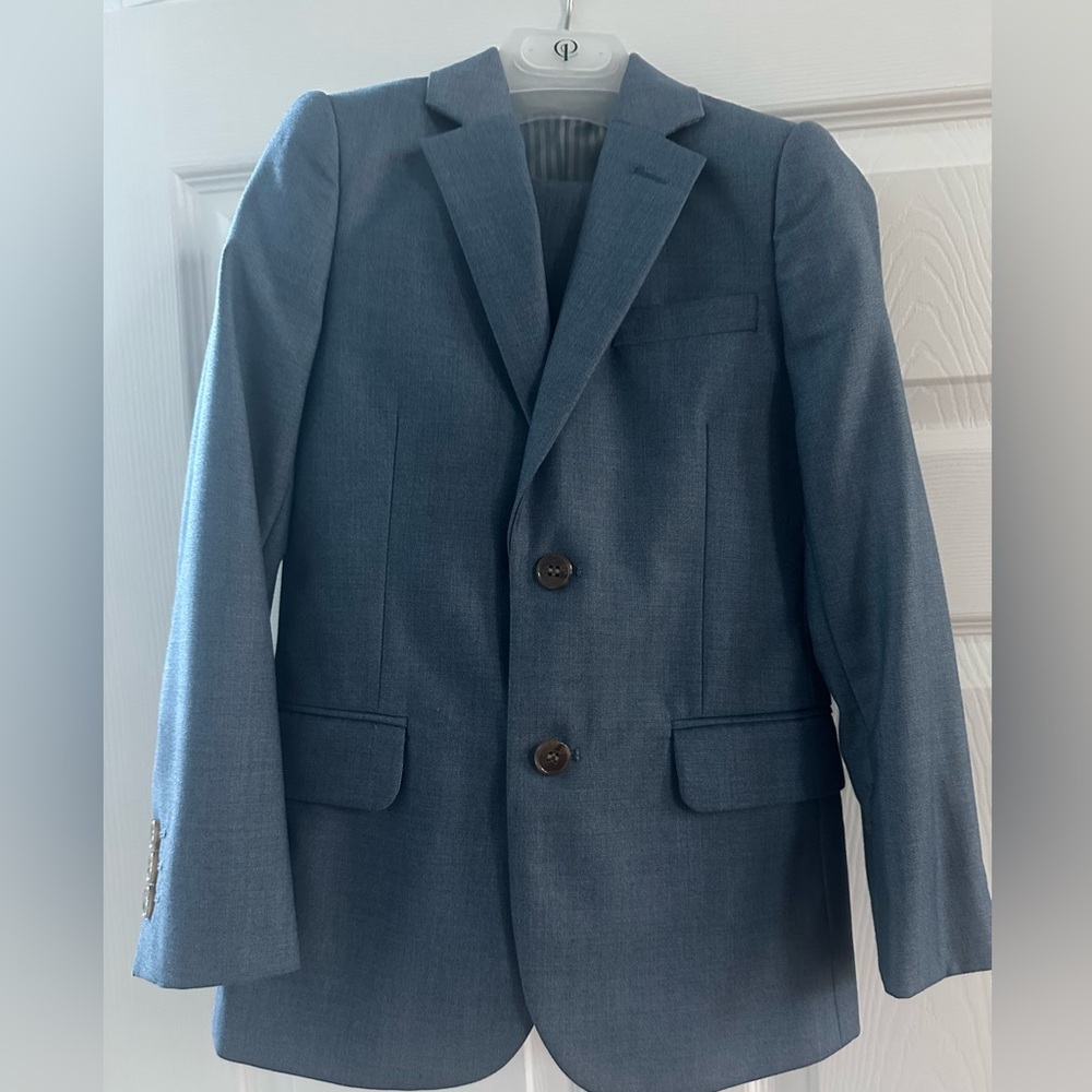 Boys Full Suit - size 7